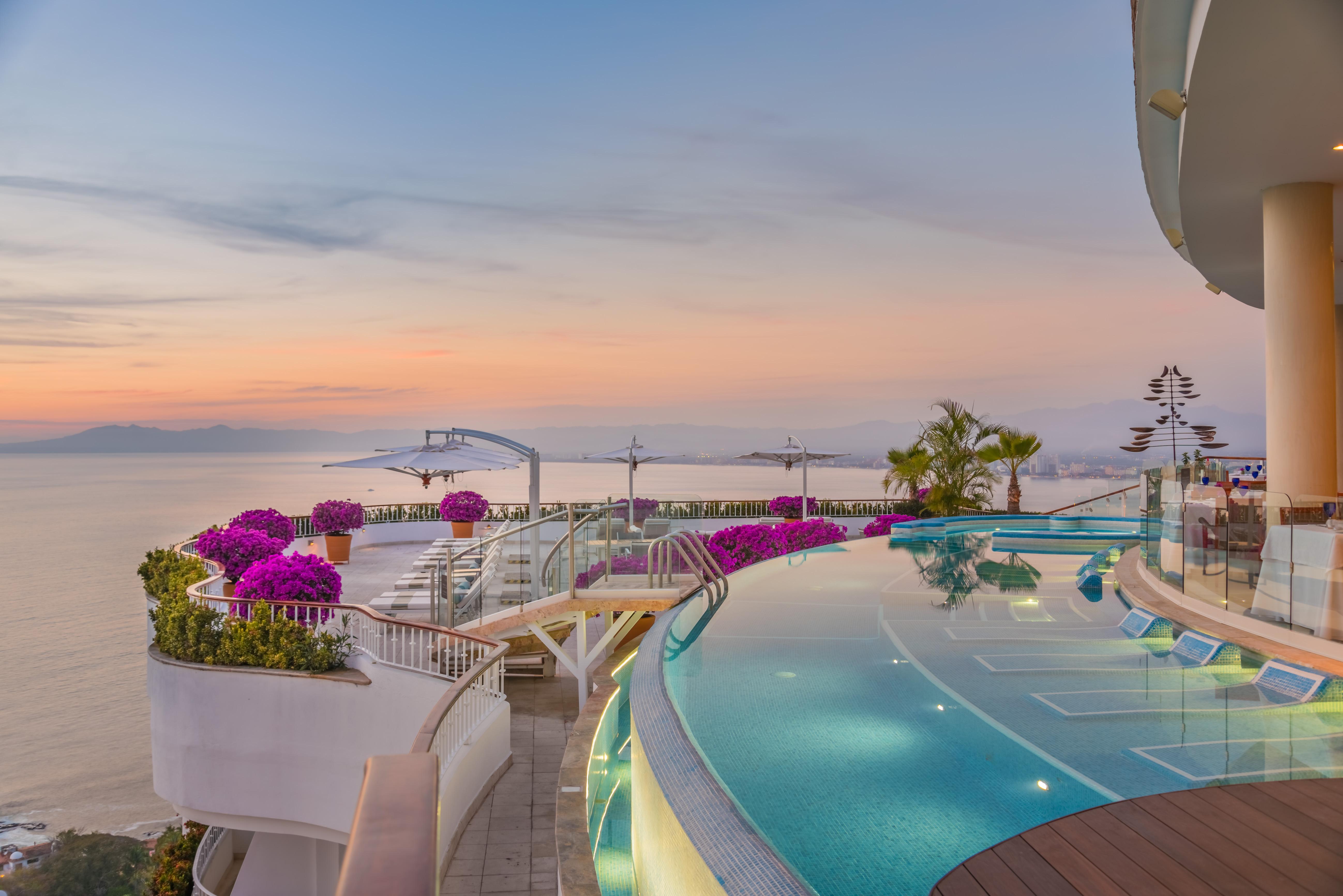 Grand Miramar All Luxury Suites & Residences (Adults Only) Пуэрто-Вальярта Экстерьер фото