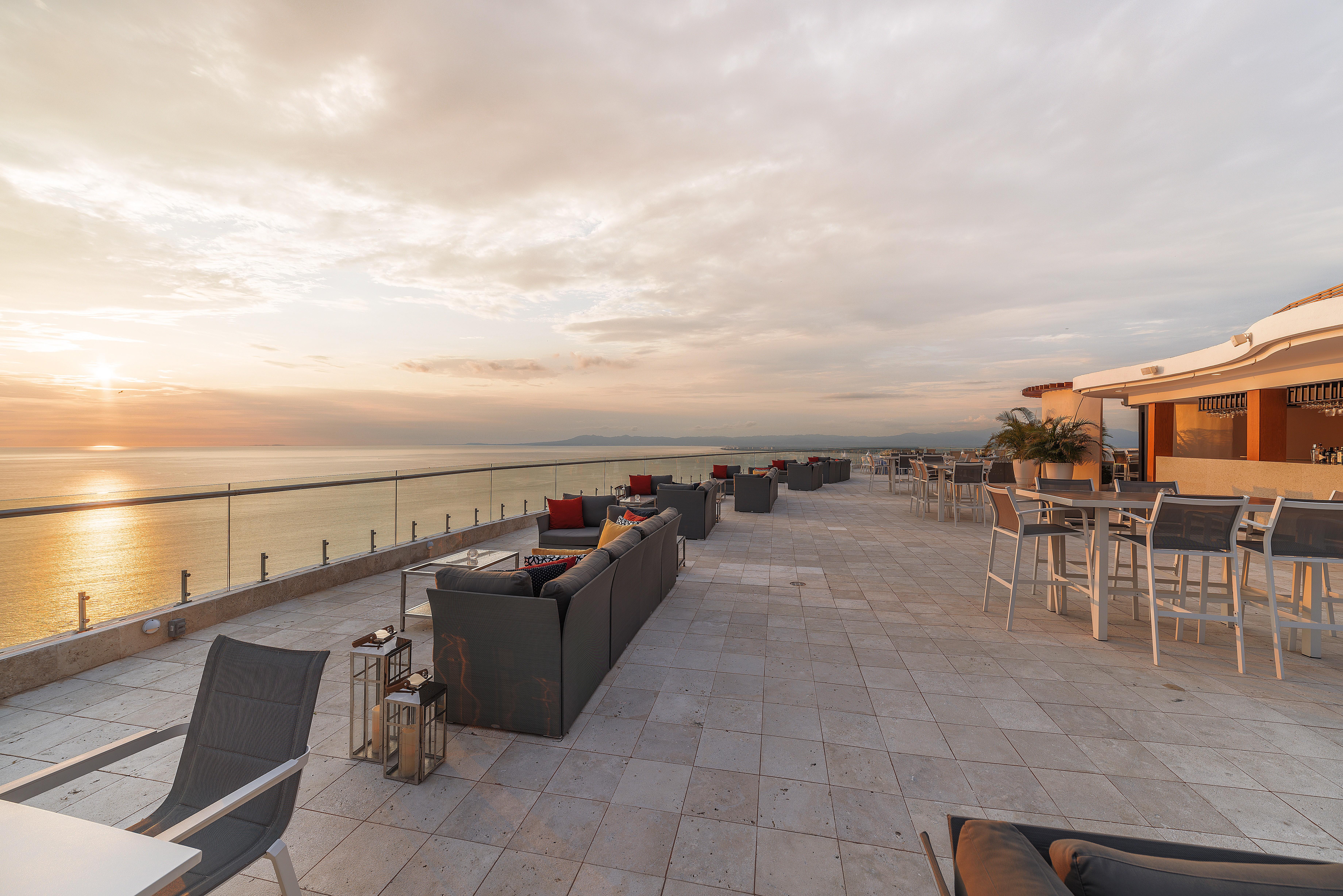 Grand Miramar All Luxury Suites & Residences (Adults Only) Пуэрто-Вальярта Экстерьер фото